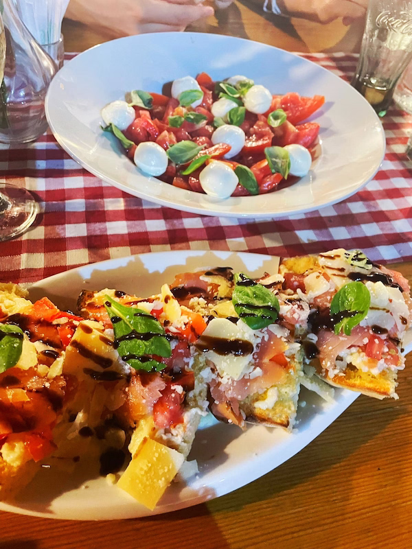 Bruschetta salmon and burrata salad