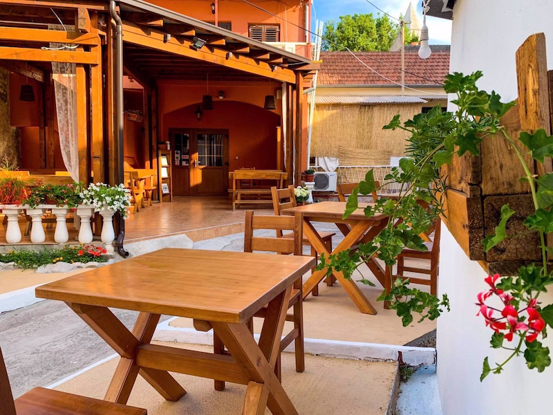Open view of tables and pizzeria