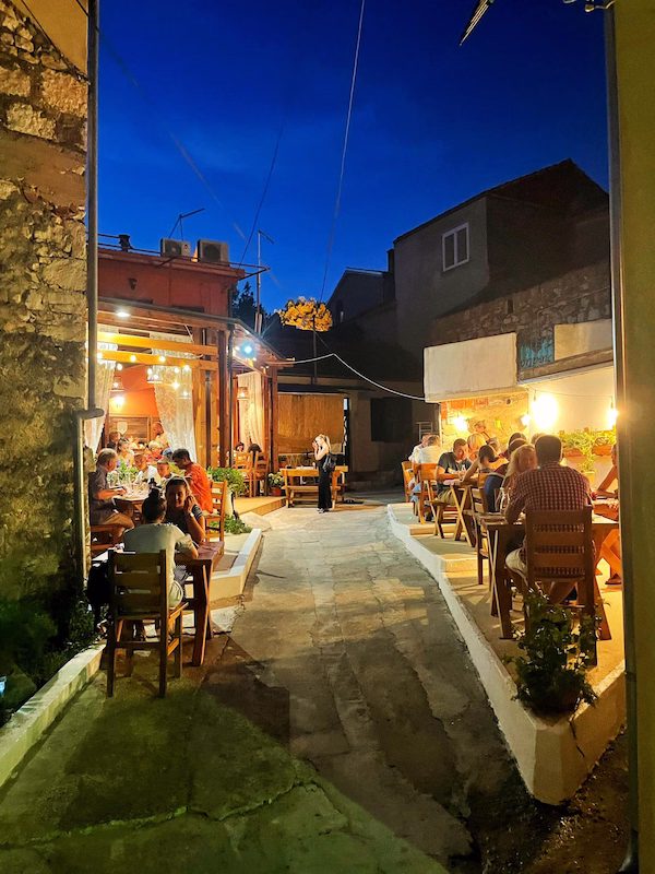Approach to Pizzeria Beštek